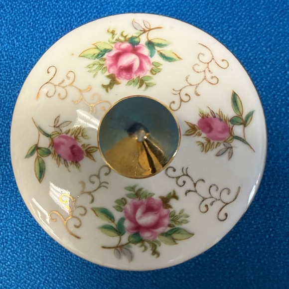 Vintage Irice Japan Rose (Hand Painted) Porcelain Trinket Box with Gold Lid - Picture 4 of 11
